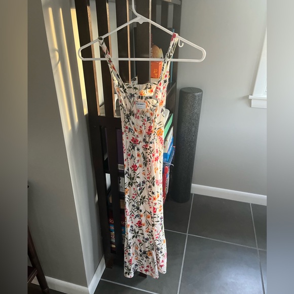 Beautiful Spring Dress - Picture 2 of 3